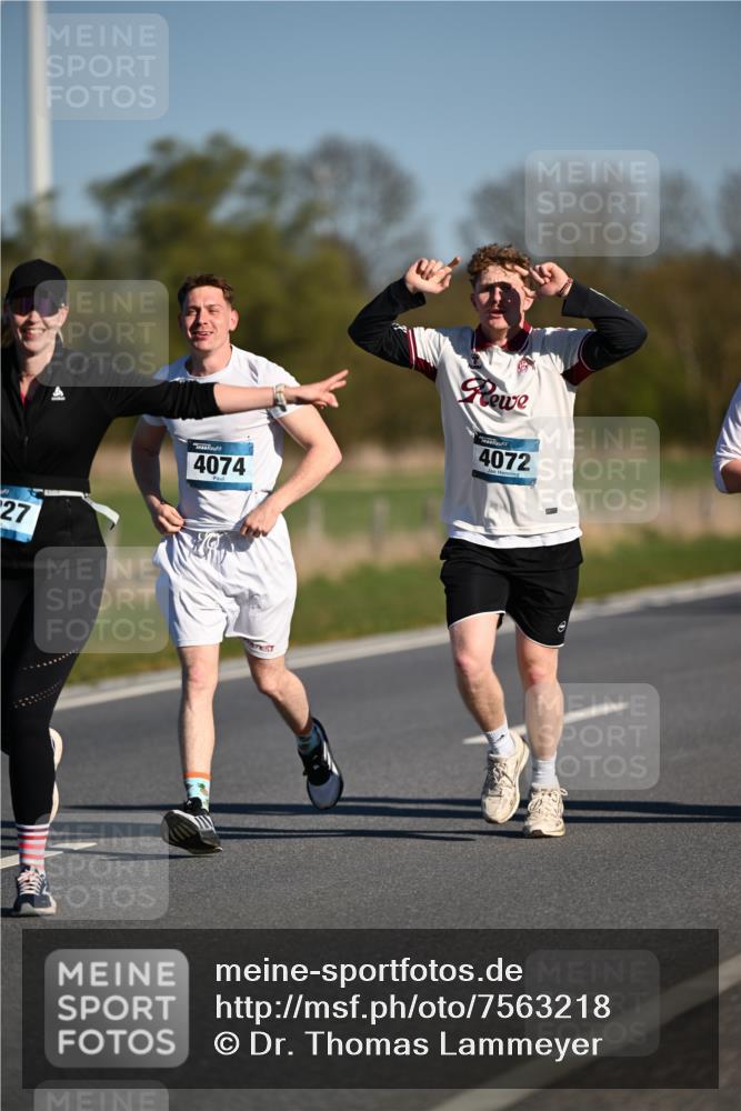 06.04.2025 - 44. Internationalen Wilhelmsburger Insellauf Dr. Thomas Lammeyer http://msf.ph/oto/7563218 06.04.2025 09:38:10 Laufen 27, 4074, 4072 meine-sportfotos.de