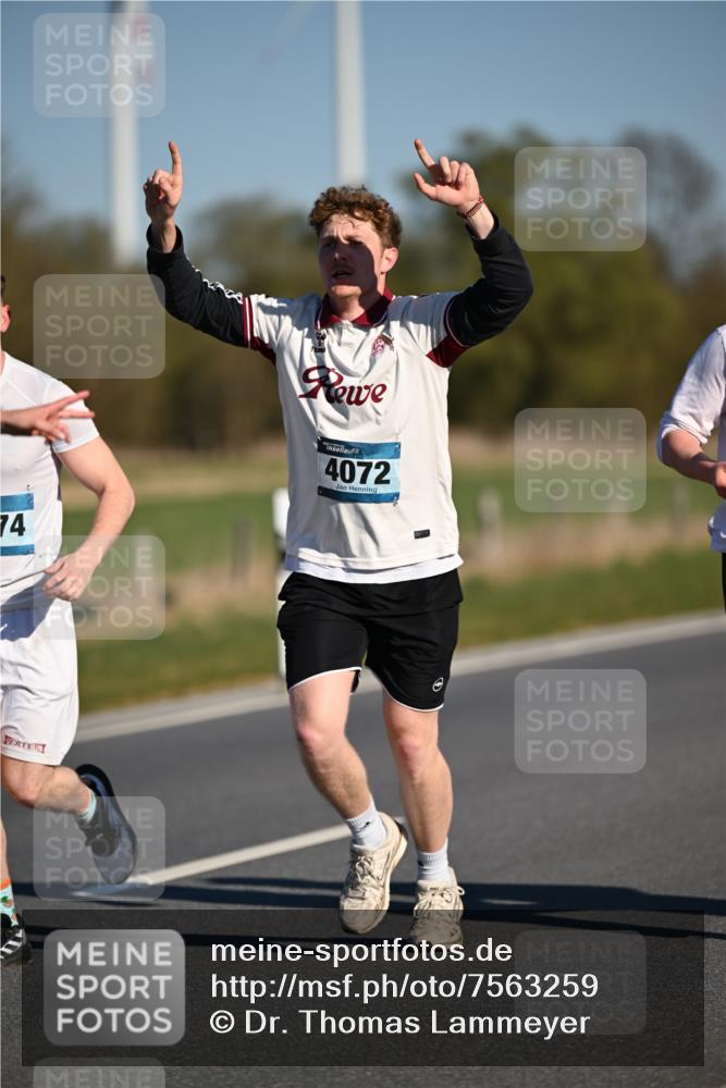 06.04.2025 - 44. Internationalen Wilhelmsburger Insellauf Dr. Thomas Lammeyer http://msf.ph/oto/7563259 06.04.2025 09:38:12 Laufen 74, 4072 meine-sportfotos.de