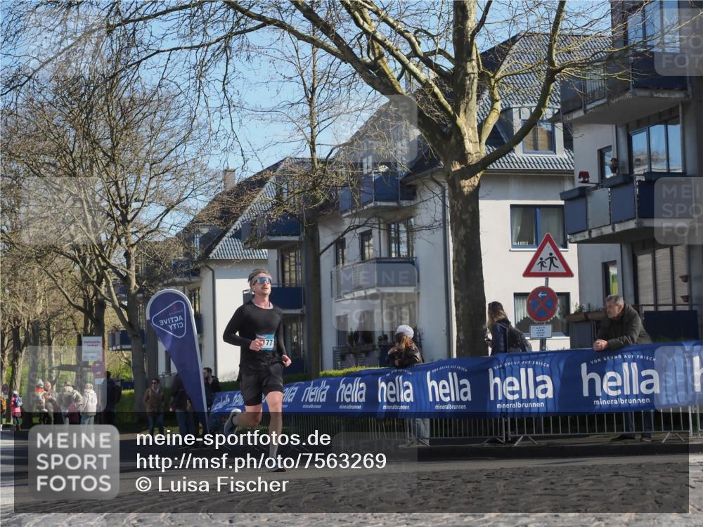 06.04.2025 - 44. Internationalen Wilhelmsburger Insellauf Luisa Fischer http://msf.ph/oto/7563269 06.04.2025 10:33:16 Ziel 77 meine-sportfotos.de