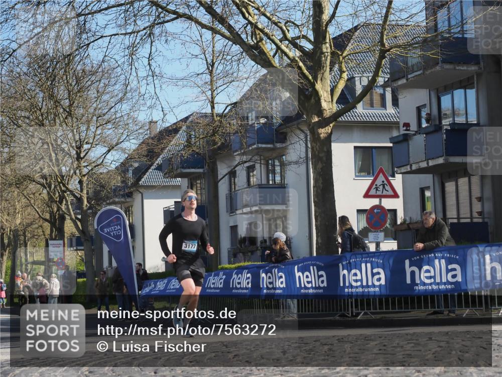06.04.2025 - 44. Internationalen Wilhelmsburger Insellauf Luisa Fischer http://msf.ph/oto/7563272 06.04.2025 10:33:16 Ziel 3177 meine-sportfotos.de