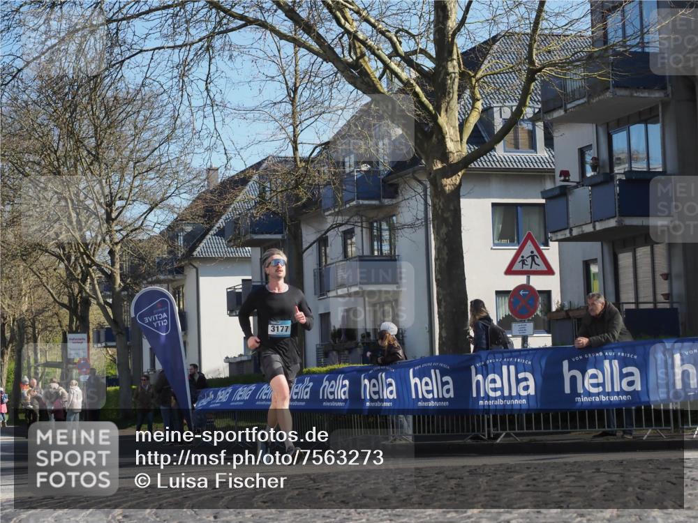 06.04.2025 - 44. Internationalen Wilhelmsburger Insellauf Luisa Fischer http://msf.ph/oto/7563273 06.04.2025 10:33:16 Ziel 3, 3177 meine-sportfotos.de