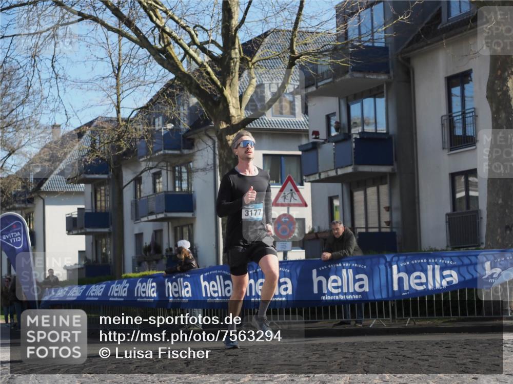 06.04.2025 - 44. Internationalen Wilhelmsburger Insellauf Luisa Fischer http://msf.ph/oto/7563294 06.04.2025 10:33:17 Ziel 3177 meine-sportfotos.de