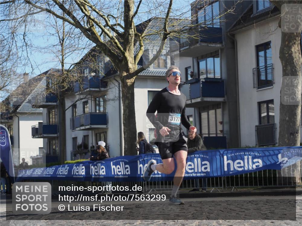 06.04.2025 - 44. Internationalen Wilhelmsburger Insellauf Luisa Fischer http://msf.ph/oto/7563299 06.04.2025 10:33:18 Ziel 3177 meine-sportfotos.de