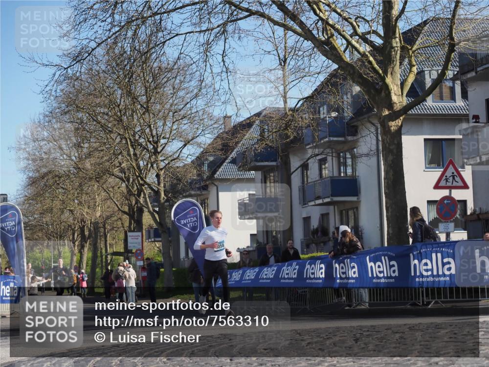 06.04.2025 - 44. Internationalen Wilhelmsburger Insellauf Luisa Fischer http://msf.ph/oto/7563310 06.04.2025 10:33:25 Ziel 058 meine-sportfotos.de