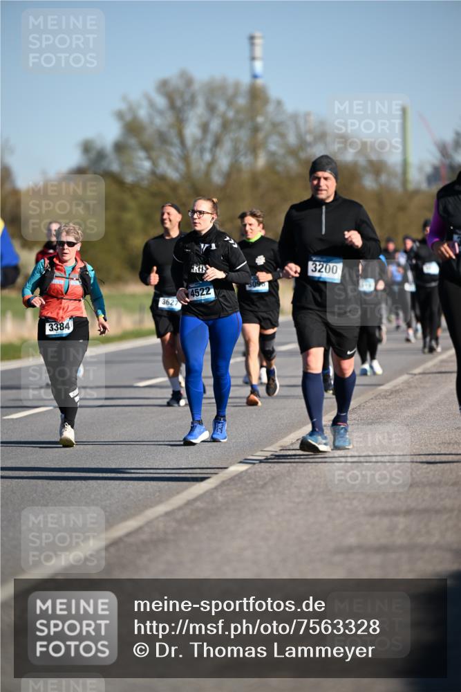 06.04.2025 - 44. Internationalen Wilhelmsburger Insellauf Dr. Thomas Lammeyer http://msf.ph/oto/7563328 06.04.2025 09:38:16 Laufen 3384, 3627, 4522, 309, 3200 meine-sportfotos.de