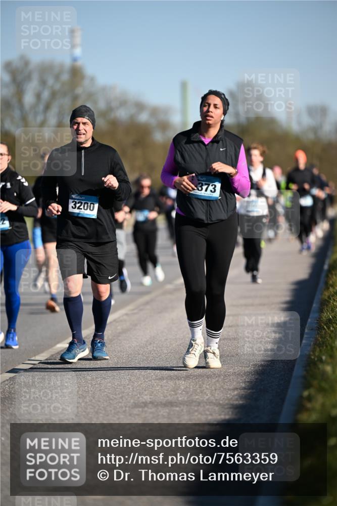 06.04.2025 - 44. Internationalen Wilhelmsburger Insellauf Dr. Thomas Lammeyer http://msf.ph/oto/7563359 06.04.2025 09:38:18 Laufen 3200, 373 meine-sportfotos.de
