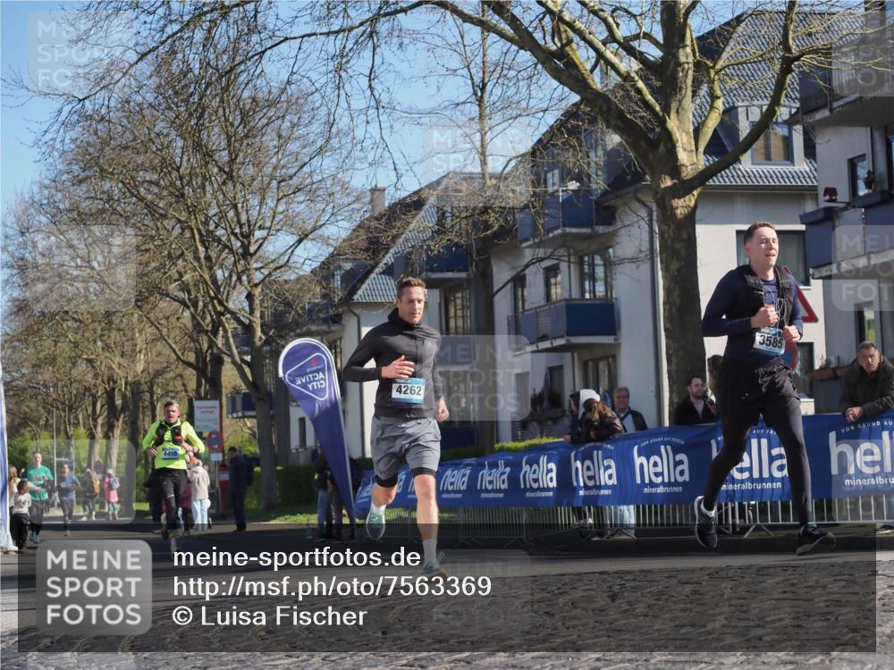 06.04.2025 - 44. Internationalen Wilhelmsburger Insellauf Luisa Fischer http://msf.ph/oto/7563369 06.04.2025 10:33:33 Ziel 4455, 4262, 3585 meine-sportfotos.de