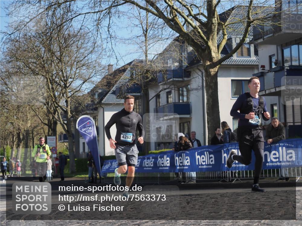 06.04.2025 - 44. Internationalen Wilhelmsburger Insellauf Luisa Fischer http://msf.ph/oto/7563373 06.04.2025 10:33:33 Ziel 4455, 4262, 585 meine-sportfotos.de