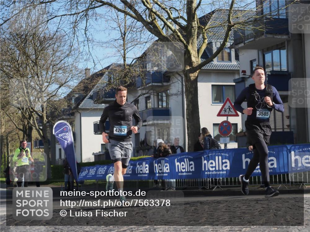 06.04.2025 - 44. Internationalen Wilhelmsburger Insellauf Luisa Fischer http://msf.ph/oto/7563378 06.04.2025 10:33:33 Ziel 4455, 4262, 3585 meine-sportfotos.de
