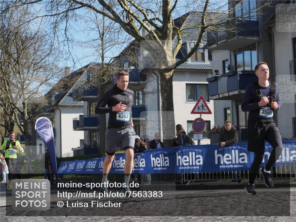 06.04.2025 - 44. Internationalen Wilhelmsburger Insellauf Luisa Fischer http://msf.ph/oto/7563383 06.04.2025 10:33:33 Ziel 4455, 4262, 3585 meine-sportfotos.de
