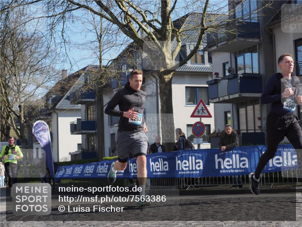 06.04.2025 - 44. Internationalen Wilhelmsburger Insellauf Luisa Fischer http://msf.ph/oto/7563386 06.04.2025 10:33:33 Ziel 4455, 262, 3585 meine-sportfotos.de