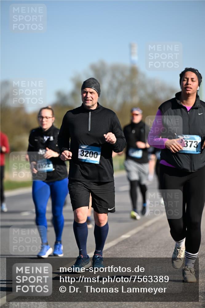 06.04.2025 - 44. Internationalen Wilhelmsburger Insellauf Dr. Thomas Lammeyer http://msf.ph/oto/7563389 06.04.2025 09:38:19 Laufen 3200, 373 meine-sportfotos.de