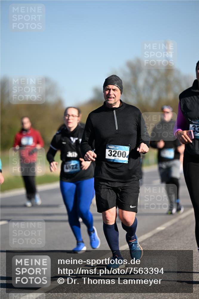06.04.2025 - 44. Internationalen Wilhelmsburger Insellauf Dr. Thomas Lammeyer http://msf.ph/oto/7563394 06.04.2025 09:38:19 Laufen 4822, 3200, 33 meine-sportfotos.de