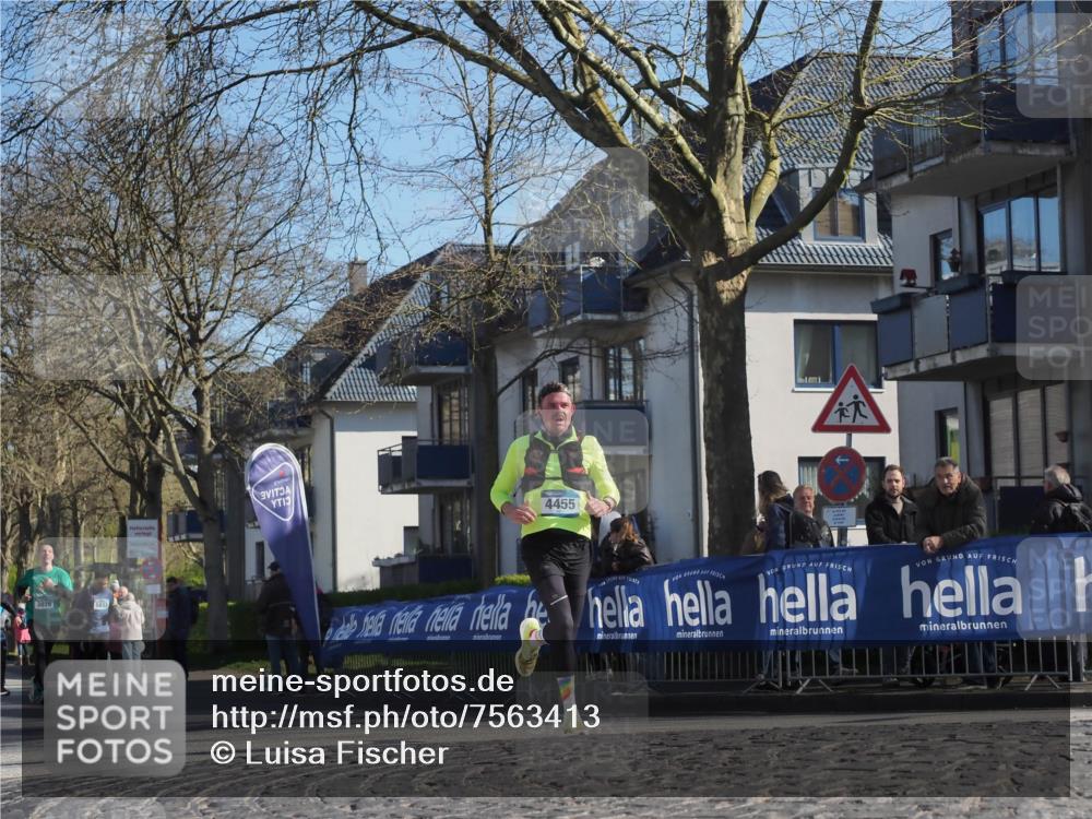 06.04.2025 - 44. Internationalen Wilhelmsburger Insellauf Luisa Fischer http://msf.ph/oto/7563413 06.04.2025 10:33:36 Ziel 3826, 3, 4455 meine-sportfotos.de