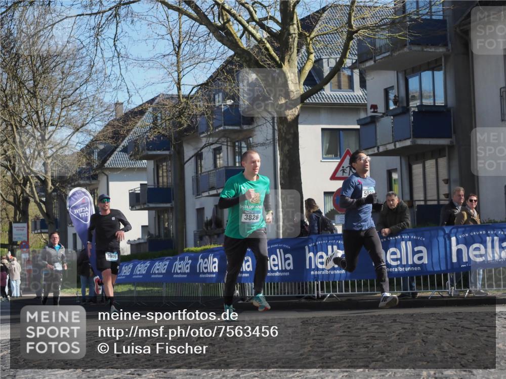 06.04.2025 - 44. Internationalen Wilhelmsburger Insellauf Luisa Fischer http://msf.ph/oto/7563456 06.04.2025 10:33:39 Ziel 3826, 5022, 3909 meine-sportfotos.de