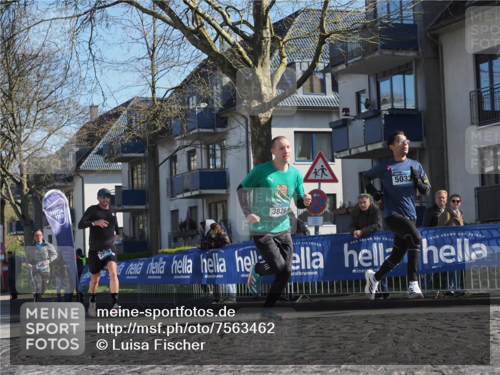06.04.2025 - 44. Internationalen Wilhelmsburger Insellauf Luisa Fischer http://msf.ph/oto/7563462 06.04.2025 10:33:39 Ziel 3826, 5033, 3909 meine-sportfotos.de