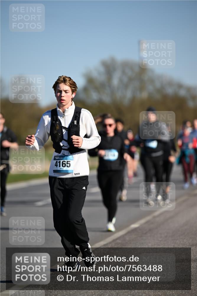 06.04.2025 - 44. Internationalen Wilhelmsburger Insellauf Dr. Thomas Lammeyer http://msf.ph/oto/7563488 06.04.2025 09:38:25 Laufen 4165 meine-sportfotos.de