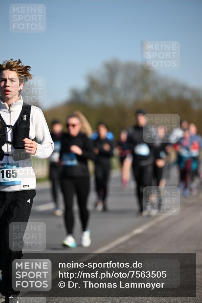 06.04.2025 - 44. Internationalen Wilhelmsburger Insellauf Dr. Thomas Lammeyer http://msf.ph/oto/7563505 06.04.2025 09:38:26 Laufen 165 meine-sportfotos.de
