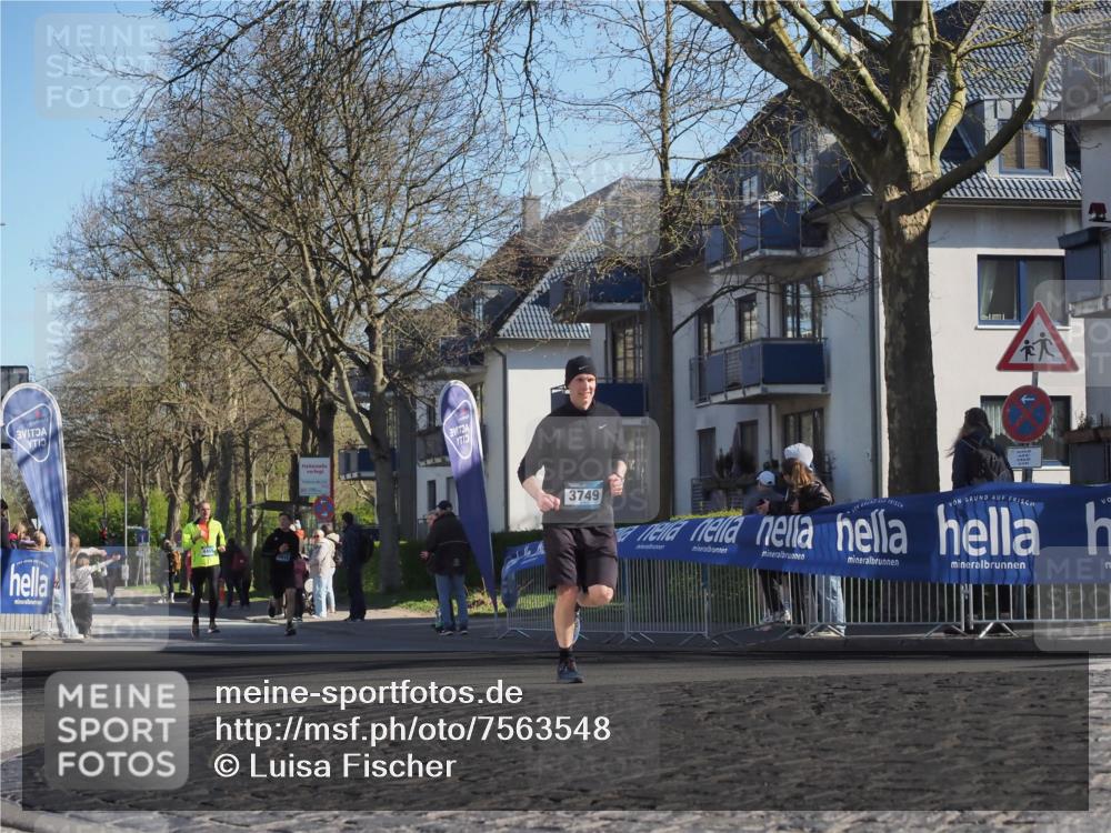 06.04.2025 - 44. Internationalen Wilhelmsburger Insellauf Luisa Fischer http://msf.ph/oto/7563548 06.04.2025 10:34:00 Ziel 3749 meine-sportfotos.de