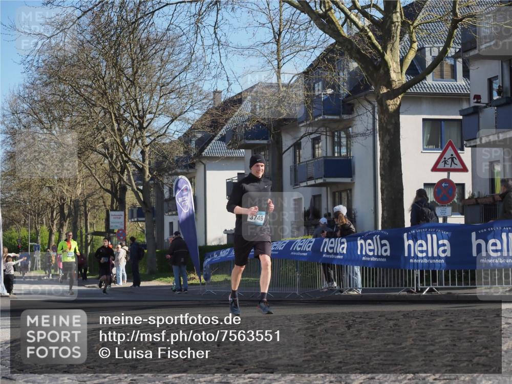 06.04.2025 - 44. Internationalen Wilhelmsburger Insellauf Luisa Fischer http://msf.ph/oto/7563551 06.04.2025 10:34:00 Ziel 3749 meine-sportfotos.de