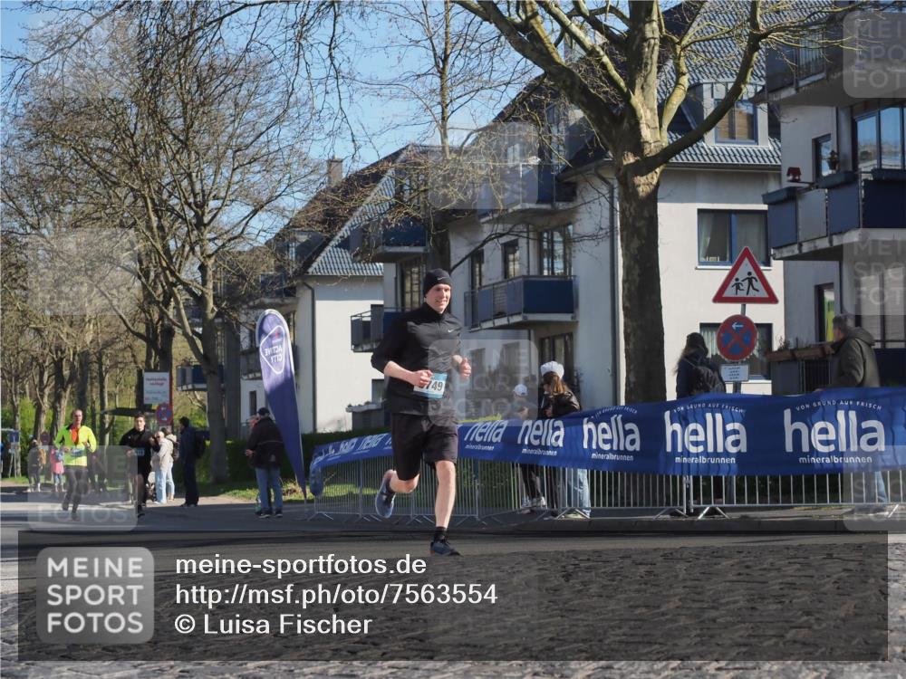 06.04.2025 - 44. Internationalen Wilhelmsburger Insellauf Luisa Fischer http://msf.ph/oto/7563554 06.04.2025 10:34:00 Ziel 749 meine-sportfotos.de