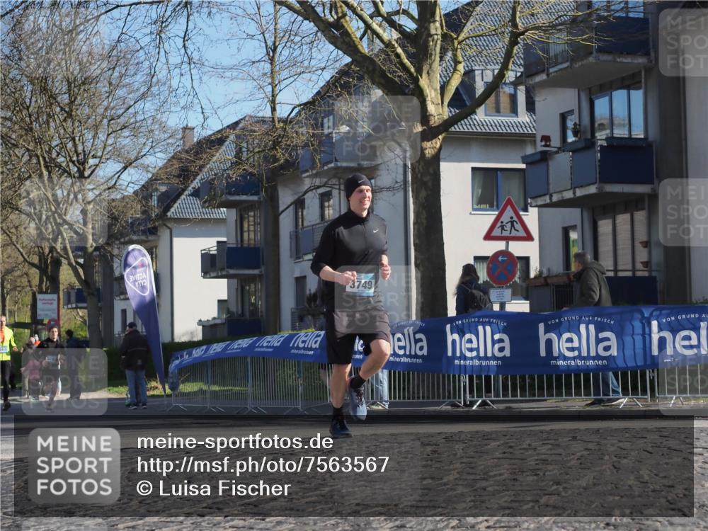 06.04.2025 - 44. Internationalen Wilhelmsburger Insellauf Luisa Fischer http://msf.ph/oto/7563567 06.04.2025 10:34:00 Ziel 3, 13, 3749 meine-sportfotos.de