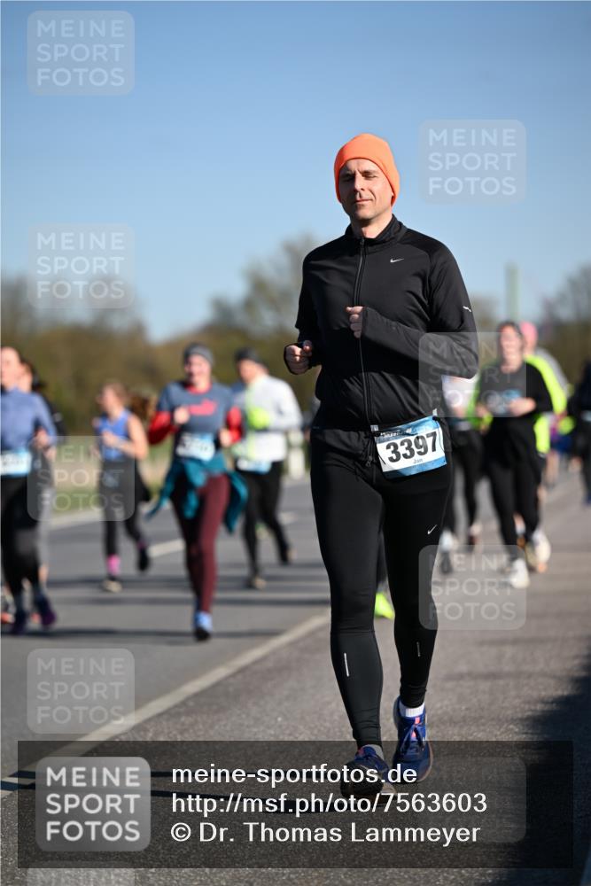 06.04.2025 - 44. Internationalen Wilhelmsburger Insellauf Dr. Thomas Lammeyer http://msf.ph/oto/7563603 06.04.2025 09:38:34 Laufen 3397 meine-sportfotos.de