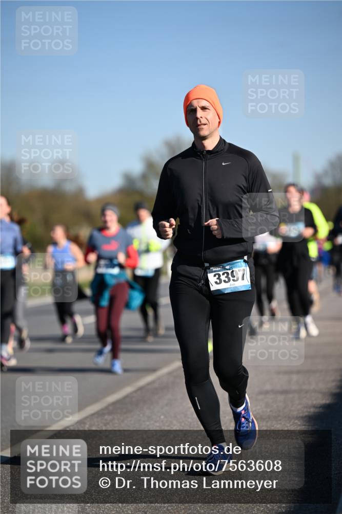 06.04.2025 - 44. Internationalen Wilhelmsburger Insellauf Dr. Thomas Lammeyer http://msf.ph/oto/7563608 06.04.2025 09:38:34 Laufen 3397 meine-sportfotos.de