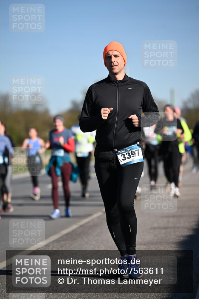 06.04.2025 - 44. Internationalen Wilhelmsburger Insellauf Dr. Thomas Lammeyer http://msf.ph/oto/7563611 06.04.2025 09:38:34 Laufen 3397 meine-sportfotos.de