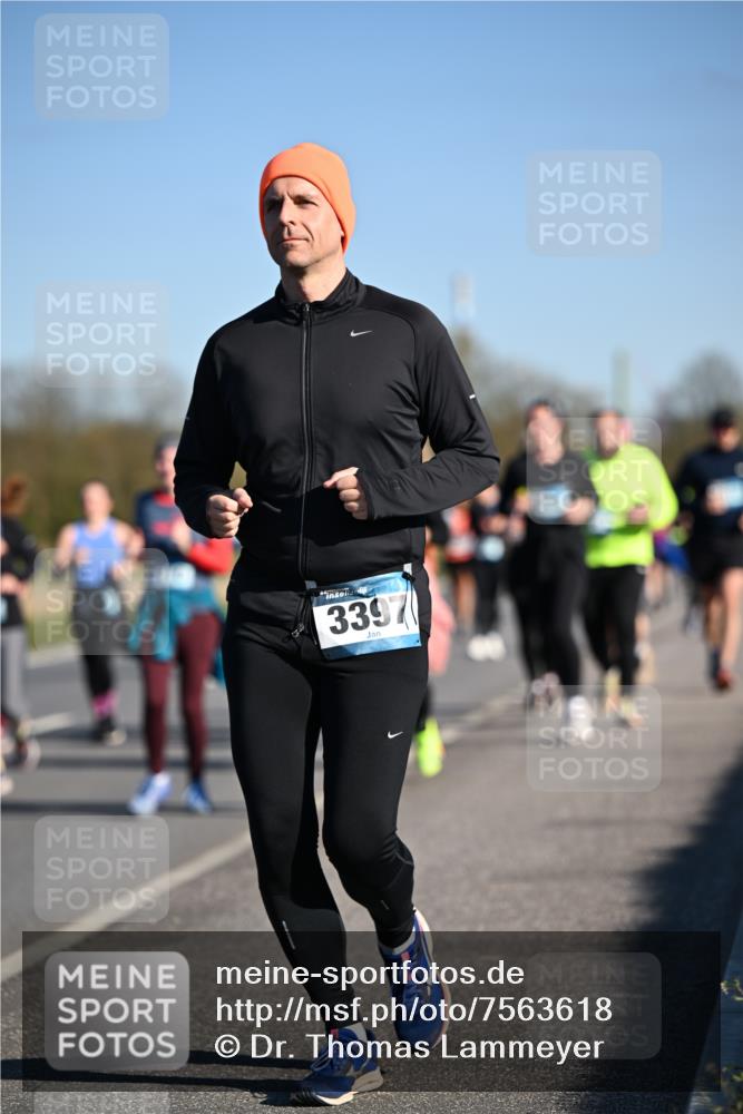 06.04.2025 - 44. Internationalen Wilhelmsburger Insellauf Dr. Thomas Lammeyer http://msf.ph/oto/7563618 06.04.2025 09:38:35 Laufen 3397 meine-sportfotos.de