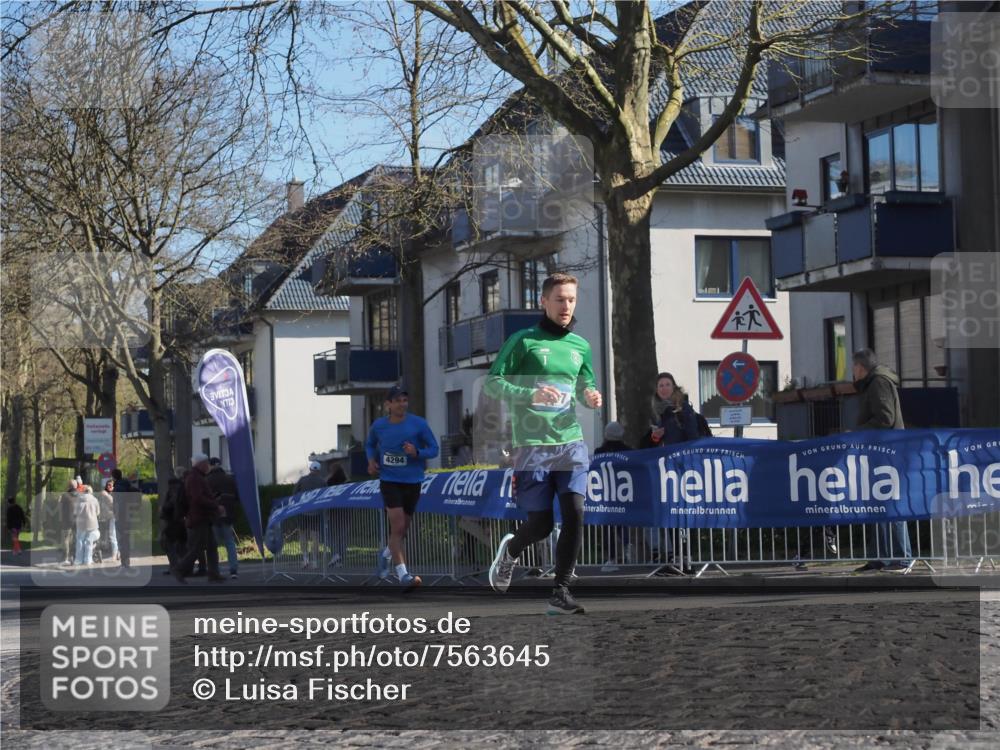 06.04.2025 - 44. Internationalen Wilhelmsburger Insellauf Luisa Fischer http://msf.ph/oto/7563645 06.04.2025 10:34:12 Ziel 4294 meine-sportfotos.de