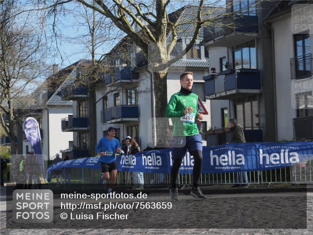 06.04.2025 - 44. Internationalen Wilhelmsburger Insellauf Luisa Fischer http://msf.ph/oto/7563659 06.04.2025 10:34:13 Ziel 4294, 3267 meine-sportfotos.de