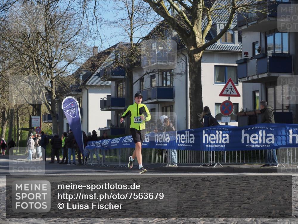 06.04.2025 - 44. Internationalen Wilhelmsburger Insellauf Luisa Fischer http://msf.ph/oto/7563679 06.04.2025 10:34:22 Ziel 4128 meine-sportfotos.de