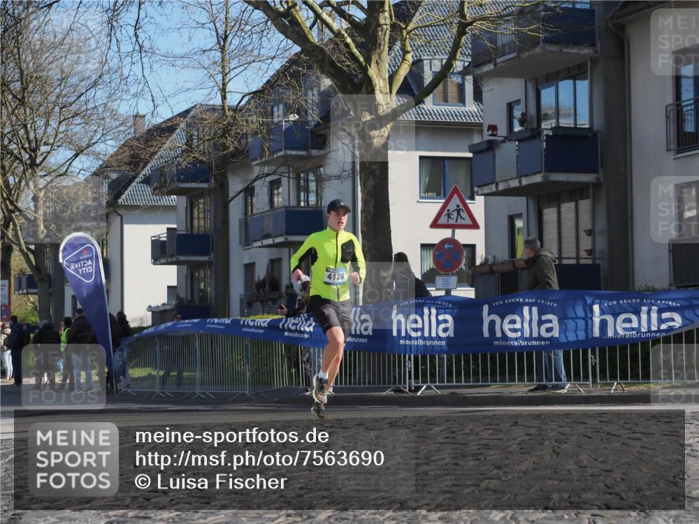 06.04.2025 - 44. Internationalen Wilhelmsburger Insellauf Luisa Fischer http://msf.ph/oto/7563690 06.04.2025 10:34:22 Ziel 4128 meine-sportfotos.de