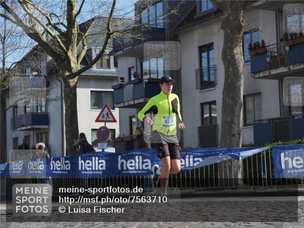 06.04.2025 - 44. Internationalen Wilhelmsburger Insellauf Luisa Fischer http://msf.ph/oto/7563710 06.04.2025 10:34:23 Ziel 4128 meine-sportfotos.de