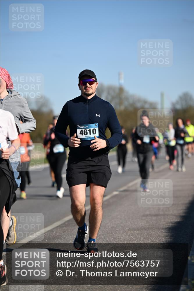 06.04.2025 - 44. Internationalen Wilhelmsburger Insellauf Dr. Thomas Lammeyer http://msf.ph/oto/7563757 06.04.2025 09:38:41 Laufen 4610 meine-sportfotos.de