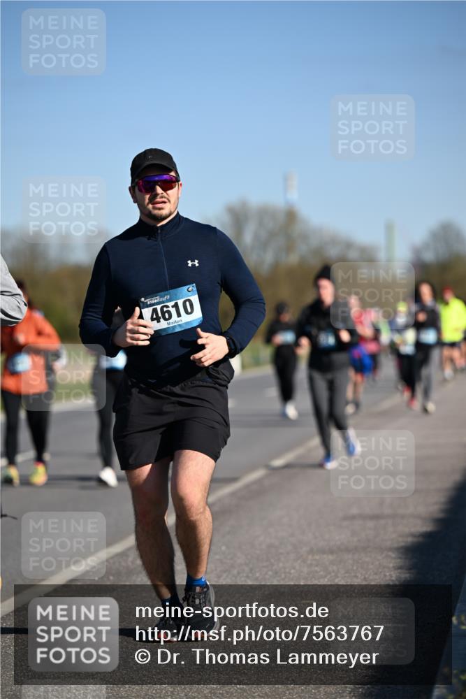 06.04.2025 - 44. Internationalen Wilhelmsburger Insellauf Dr. Thomas Lammeyer http://msf.ph/oto/7563767 06.04.2025 09:38:41 Laufen 4610 meine-sportfotos.de