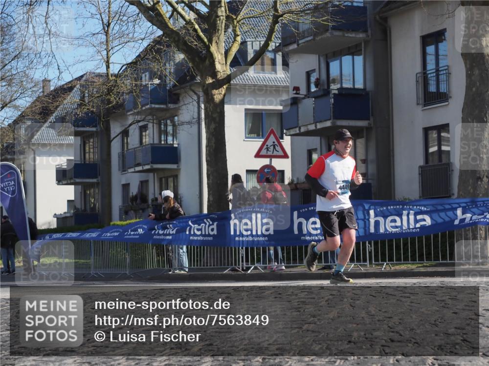 06.04.2025 - 44. Internationalen Wilhelmsburger Insellauf Luisa Fischer http://msf.ph/oto/7563849 06.04.2025 10:34:45 Ziel 4449 meine-sportfotos.de