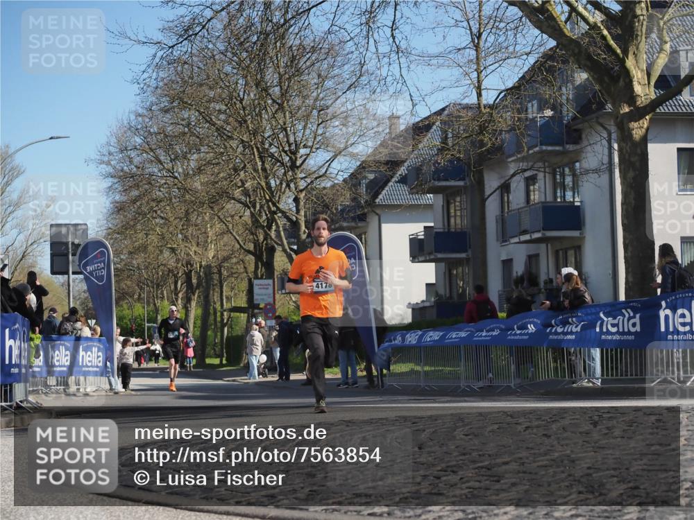 06.04.2025 - 44. Internationalen Wilhelmsburger Insellauf Luisa Fischer http://msf.ph/oto/7563854 06.04.2025 10:34:50 Ziel 3777, 4176 meine-sportfotos.de