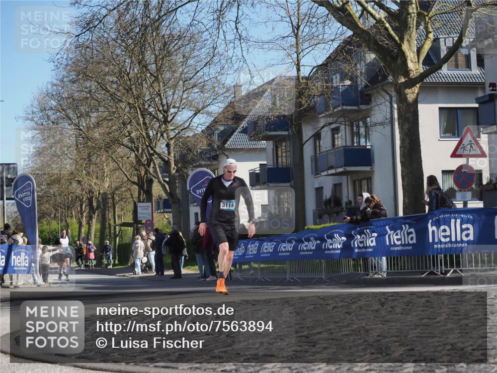 06.04.2025 - 44. Internationalen Wilhelmsburger Insellauf Luisa Fischer http://msf.ph/oto/7563894 06.04.2025 10:34:56 Ziel 3, 3118, 26, 10 meine-sportfotos.de