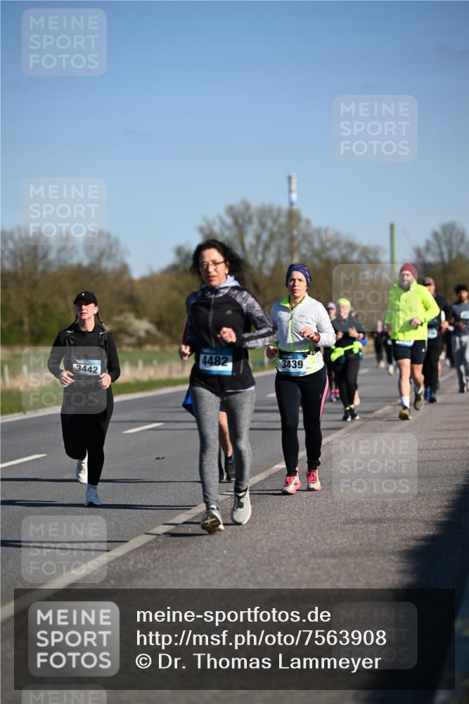 06.04.2025 - 44. Internationalen Wilhelmsburger Insellauf Dr. Thomas Lammeyer http://msf.ph/oto/7563908 06.04.2025 09:38:47 Laufen 3442, 4482, 3439 meine-sportfotos.de