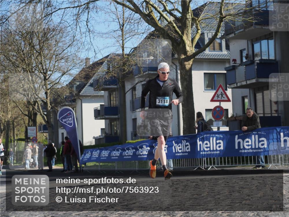 06.04.2025 - 44. Internationalen Wilhelmsburger Insellauf Luisa Fischer http://msf.ph/oto/7563923 06.04.2025 10:34:58 Ziel 3118 meine-sportfotos.de