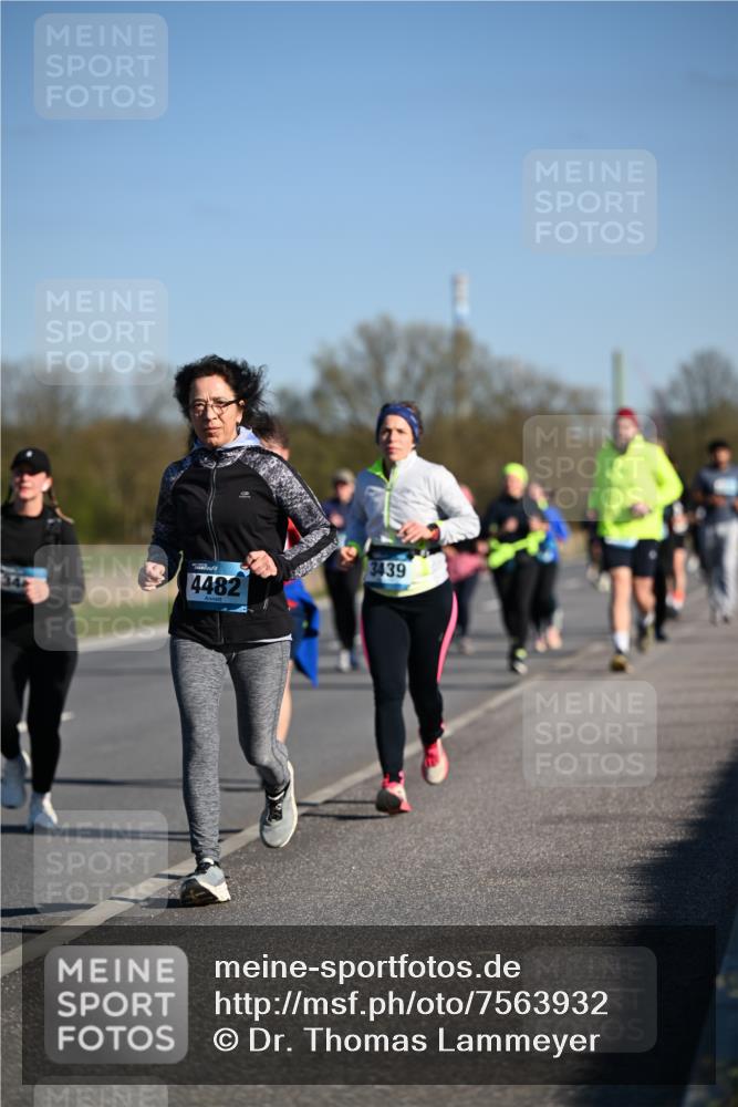 06.04.2025 - 44. Internationalen Wilhelmsburger Insellauf Dr. Thomas Lammeyer http://msf.ph/oto/7563932 06.04.2025 09:38:48 Laufen 4482, 3439 meine-sportfotos.de