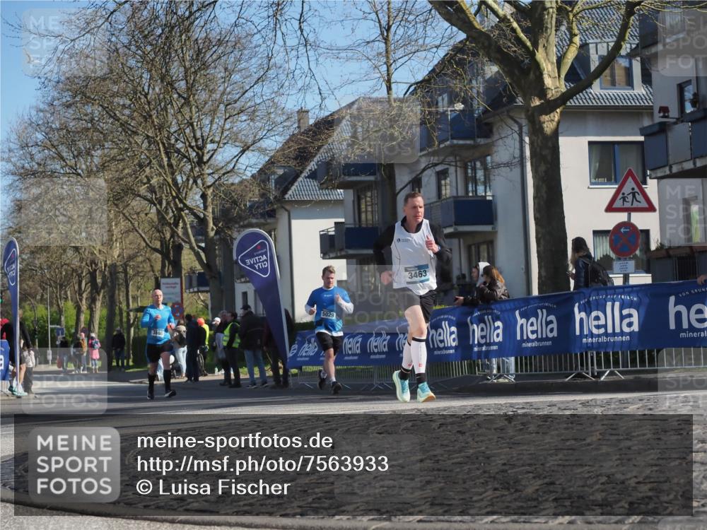 06.04.2025 - 44. Internationalen Wilhelmsburger Insellauf Luisa Fischer http://msf.ph/oto/7563933 06.04.2025 10:35:03 Ziel 3806, 5029, 3463 meine-sportfotos.de