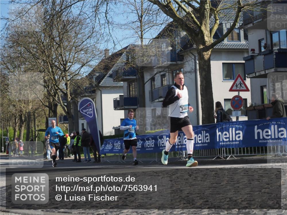 06.04.2025 - 44. Internationalen Wilhelmsburger Insellauf Luisa Fischer http://msf.ph/oto/7563941 06.04.2025 10:35:04 Ziel 3806, 3463, 5029 meine-sportfotos.de