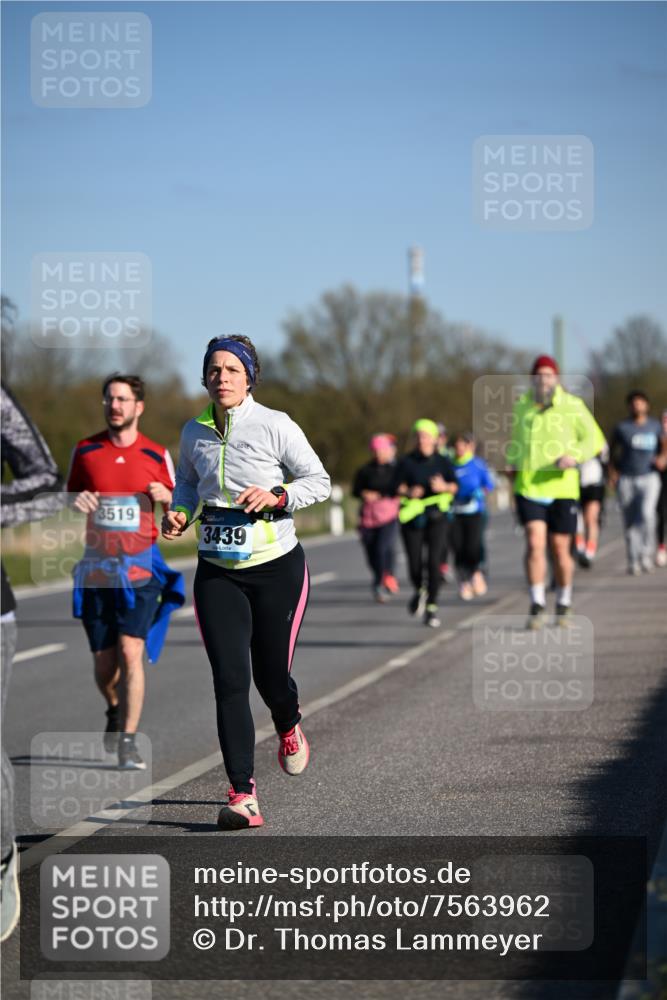 06.04.2025 - 44. Internationalen Wilhelmsburger Insellauf Dr. Thomas Lammeyer http://msf.ph/oto/7563962 06.04.2025 09:38:50 Laufen 3519, 3439 meine-sportfotos.de