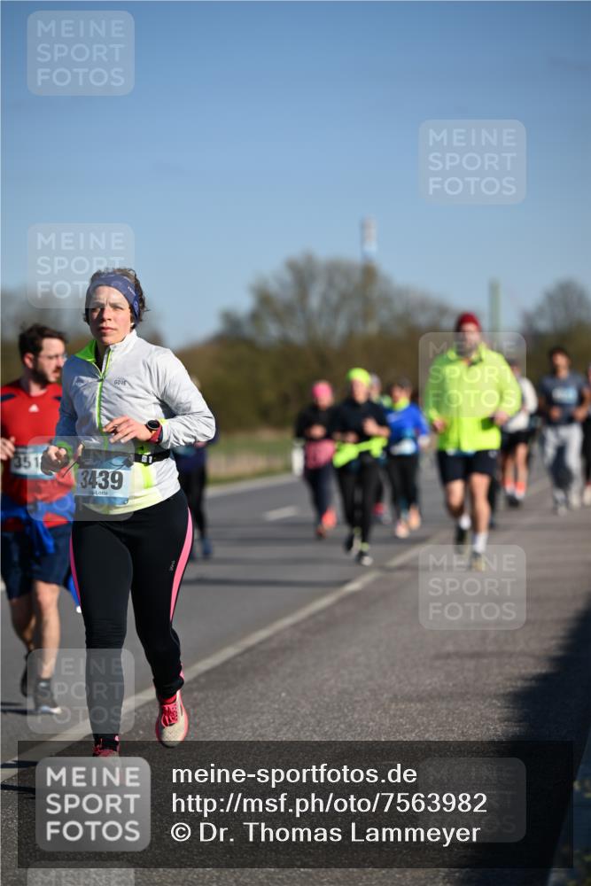 06.04.2025 - 44. Internationalen Wilhelmsburger Insellauf Dr. Thomas Lammeyer http://msf.ph/oto/7563982 06.04.2025 09:38:50 Laufen 3439 meine-sportfotos.de