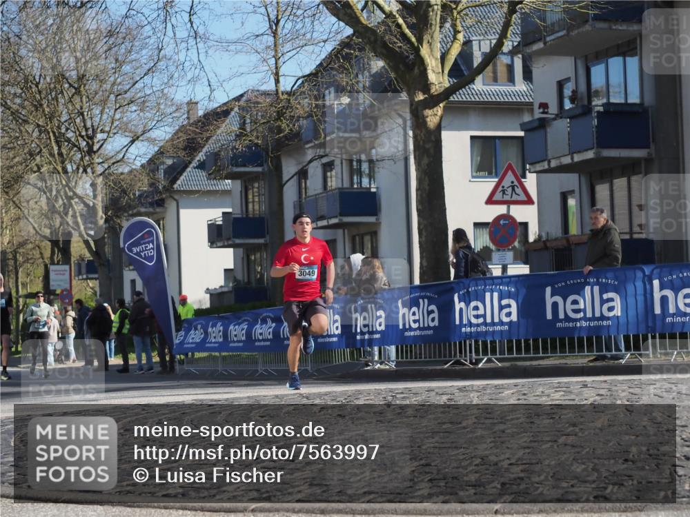 06.04.2025 - 44. Internationalen Wilhelmsburger Insellauf Luisa Fischer http://msf.ph/oto/7563997 06.04.2025 10:35:15 Ziel 3049 meine-sportfotos.de
