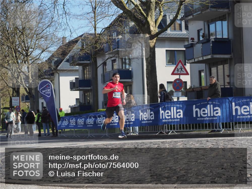 06.04.2025 - 44. Internationalen Wilhelmsburger Insellauf Luisa Fischer http://msf.ph/oto/7564000 06.04.2025 10:35:15 Ziel 3049 meine-sportfotos.de