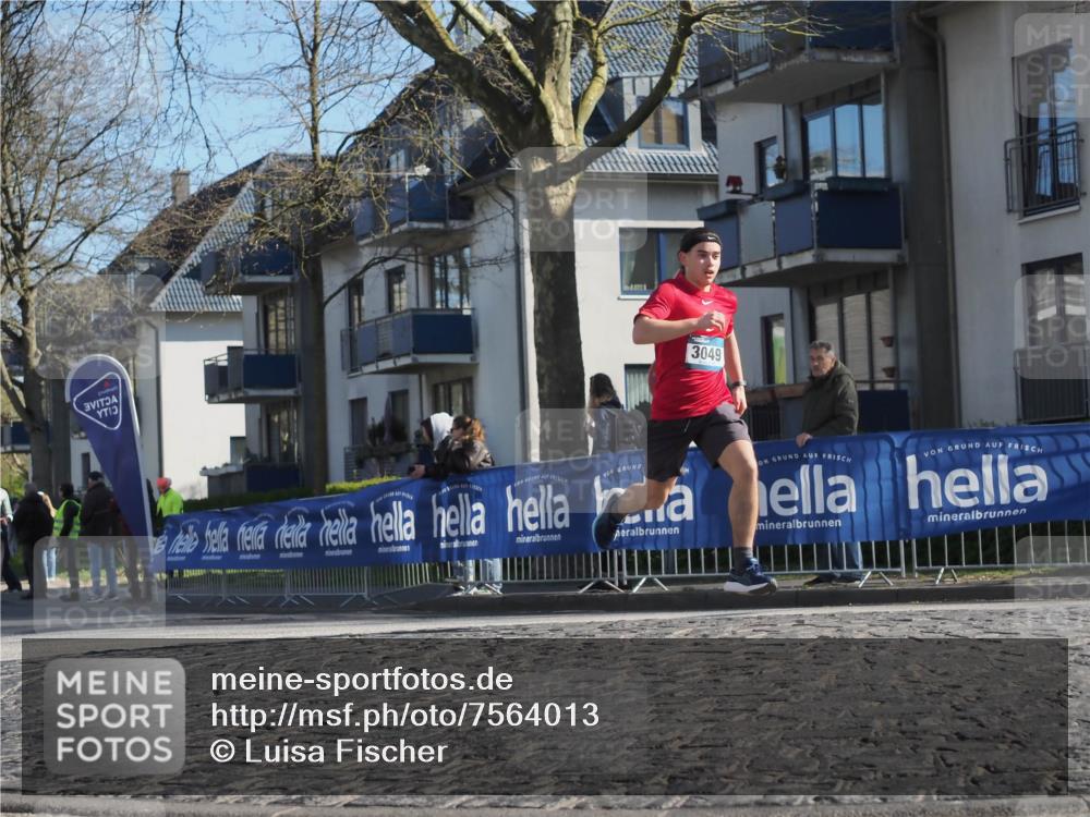 06.04.2025 - 44. Internationalen Wilhelmsburger Insellauf Luisa Fischer http://msf.ph/oto/7564013 06.04.2025 10:35:15 Ziel 3049 meine-sportfotos.de